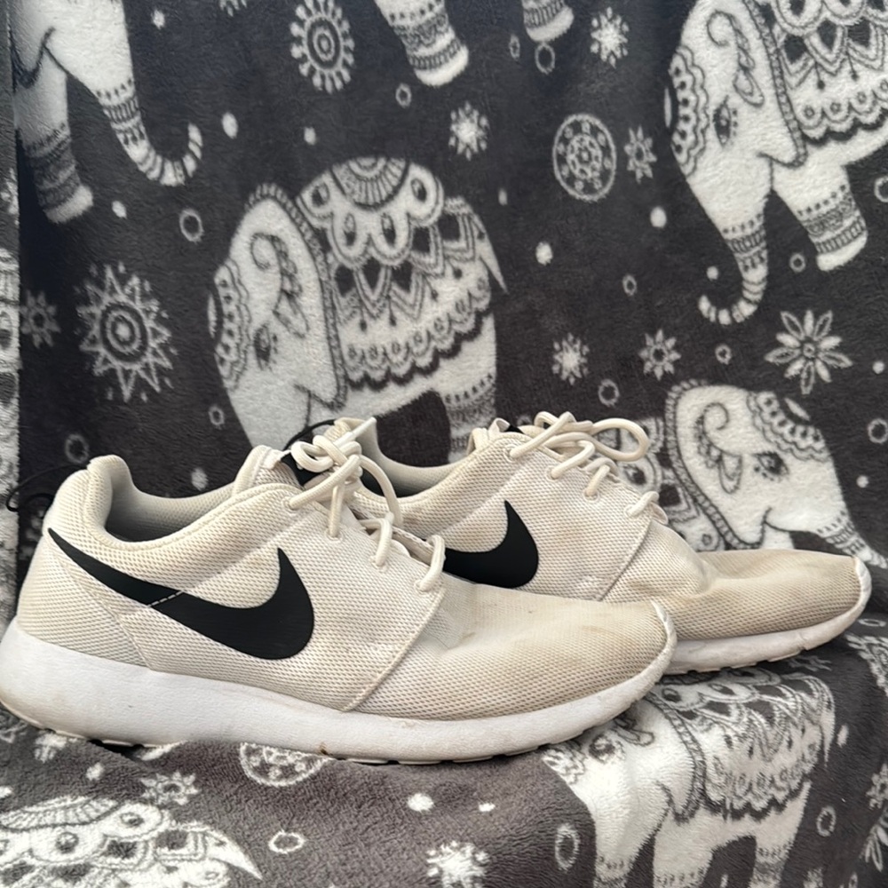 Nike Cream Sneakers with Black Swoosh